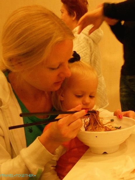 We eat hot food after days of dry nuts (Beijing)