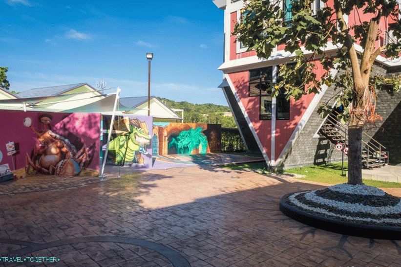 Upside down house in Phuket - entertainment for children and selfimanov
