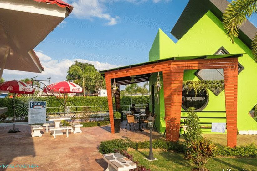 Inverted House in Pattaya - an attraction for children and selfimanov