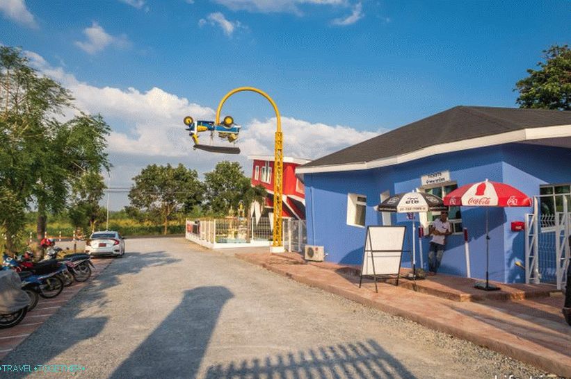 Inverted House in Pattaya - an attraction for children and selfimanov