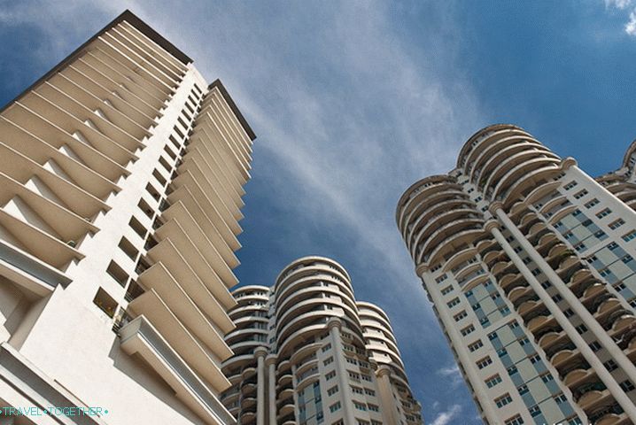 The head of skyscrapers is spinning