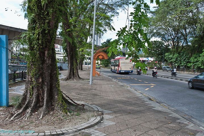Sidewalks are needed here since there are pedestrians