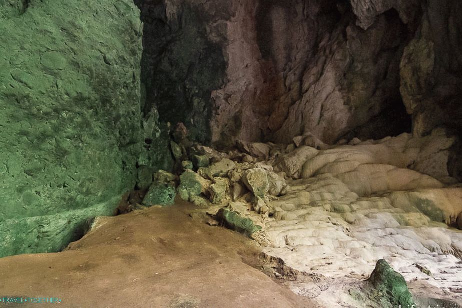 In one of the nooks green walls