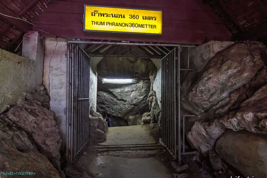 Entrance to Chiang Dao Cave