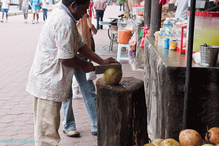 Preparing a coconut cup