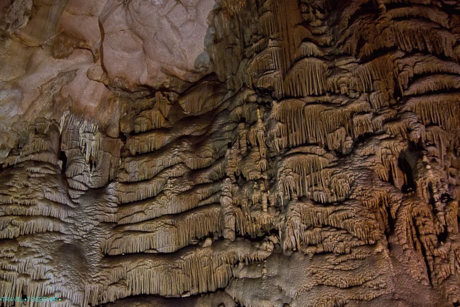 Chocolate wall from sinter formations