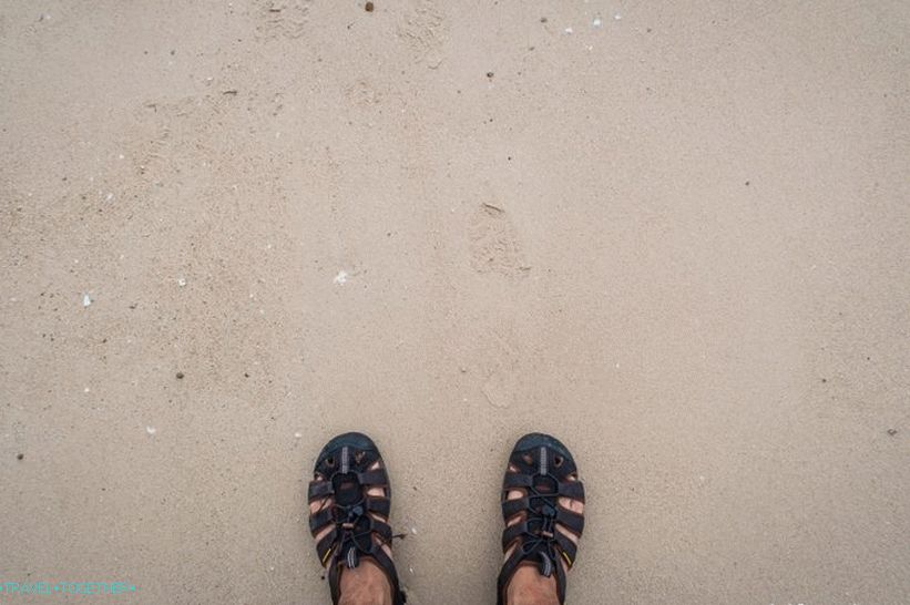 Ao Plai Laem Beach (Ao Plai Laem) is a really secret place