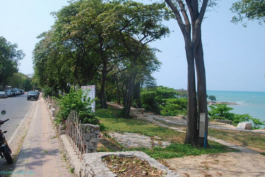 Street at the descent to the beach