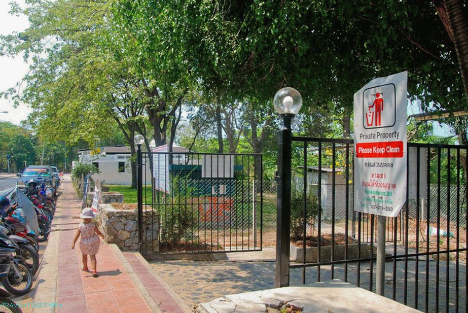 One of the entrances to the beach