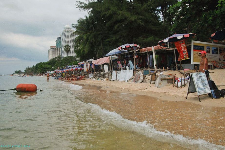 Shopping arcade on Wongamat beach
