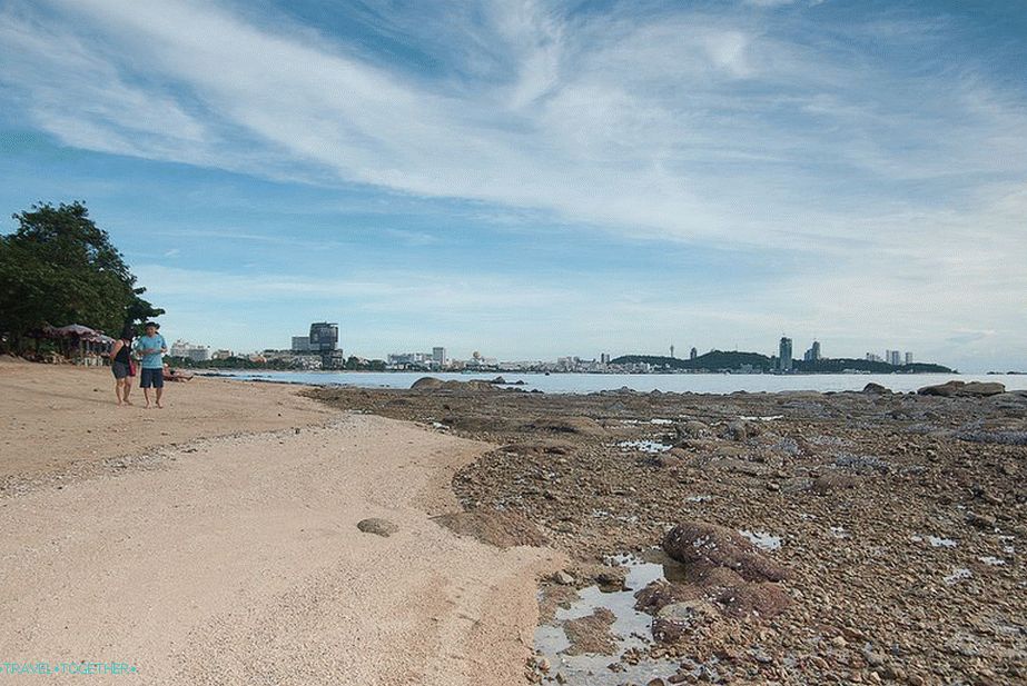 A small cape separating Wongamat from Central Pattaya, low tide