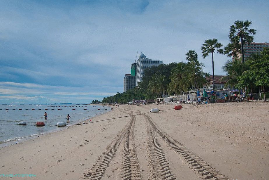 Wongamat at low tide