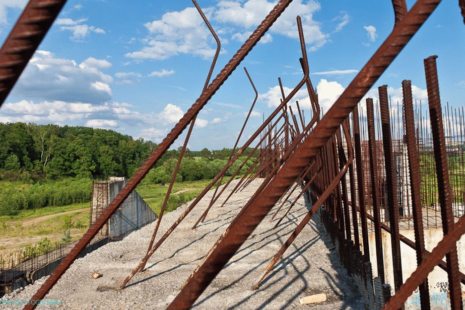 Armature sticks out from all walls