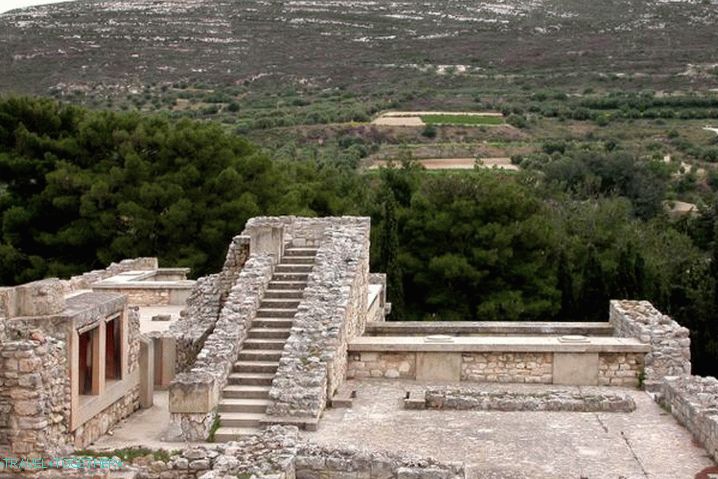 What to see in Crete in October, the Palace of Knossos