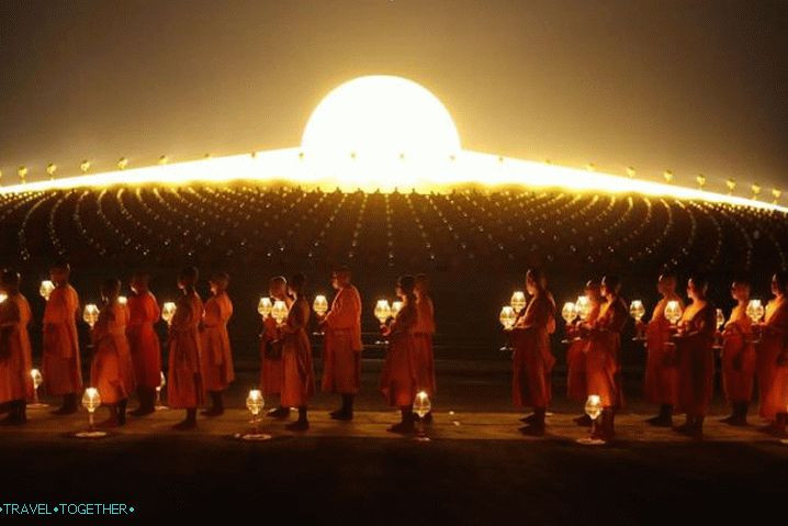 Things to do in Phuket in March, Makha Bucha