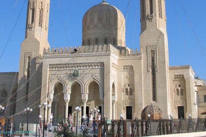 Hurghada, white stone mosque
