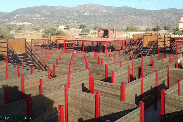 Weather in Crete in July, Park Labyrinth
