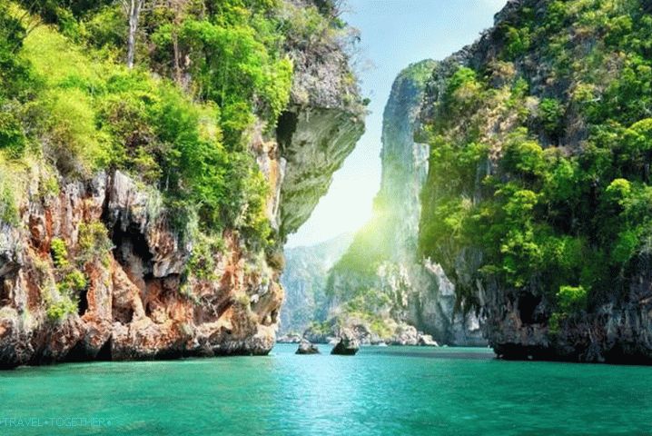 Weather in Krabi in May, Thailand lonely rocks