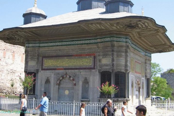 Weather in Stumbula in December - Fontana Sultan Ahmet