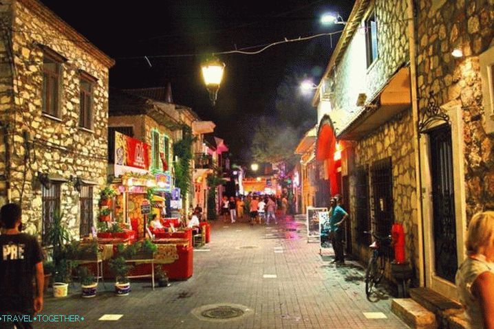 Weather in Marmaris in June - Bar Street