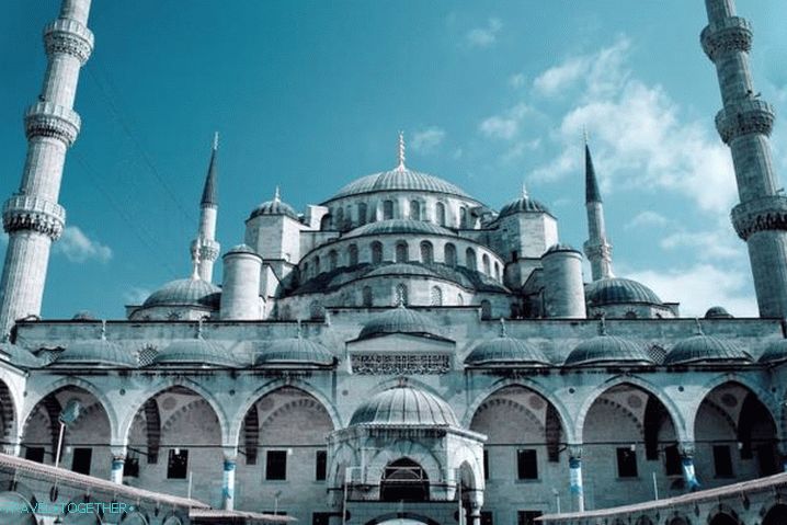 Weather in Istanbul in June - the Blue Mosque