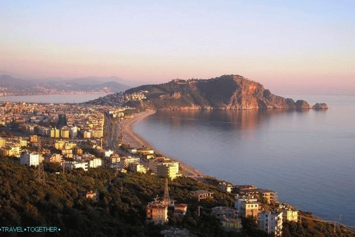 Weather in Alanya in March - view of Damlatas beach