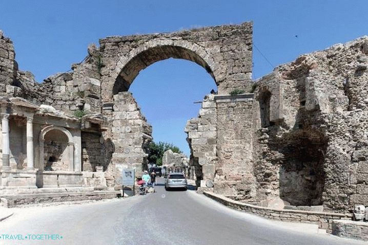 Weather in Side in September - Triumphal Arch