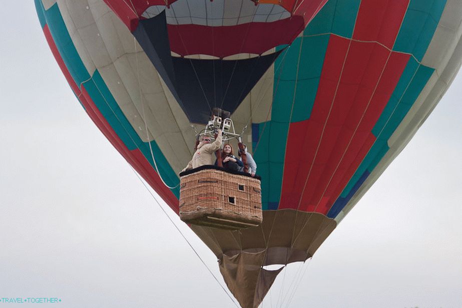 The first balloons are already in the air
