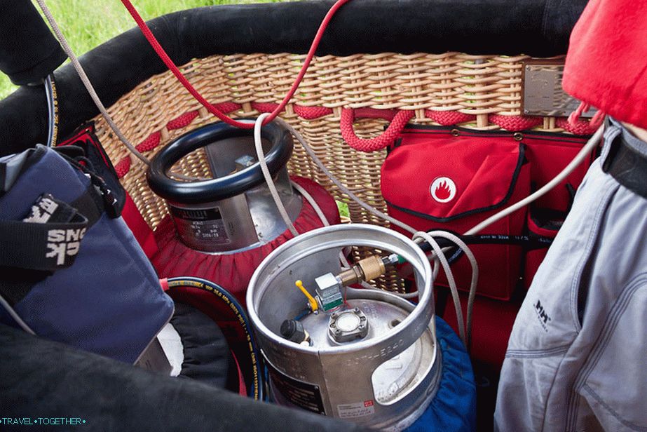 Gas cylinders for flight