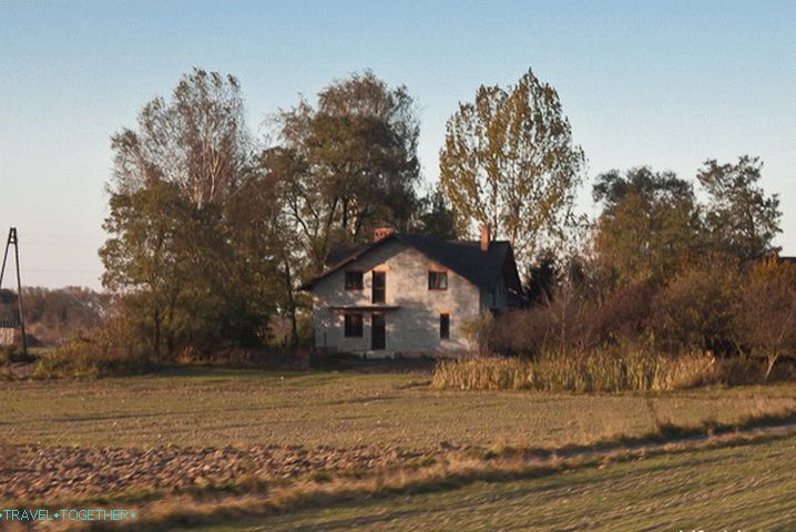 In the suburbs of Poland, most of the houses are well-kept and tidy.