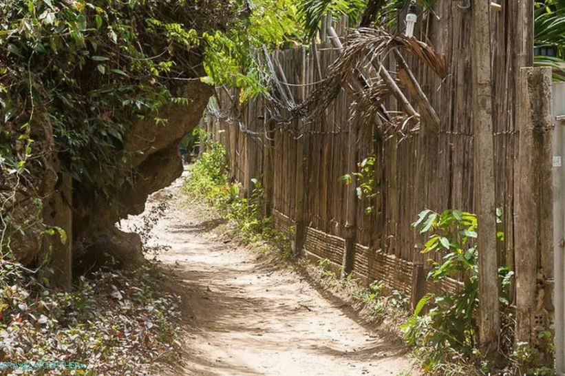 Road from West Rail to East