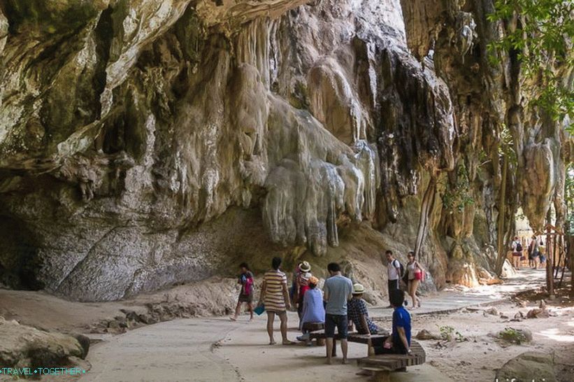Beautiful road to Pranang beach