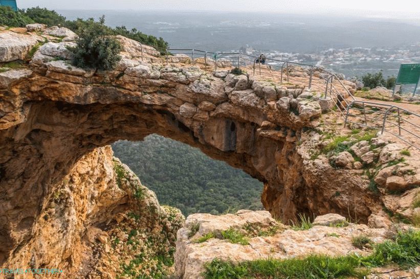 Rainbow Cave, Keshet Cave