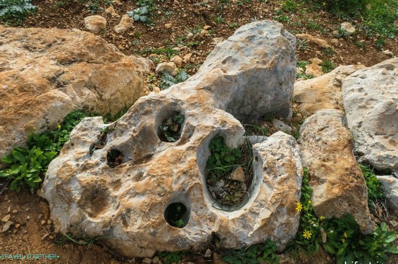 Everywhere stones with holes