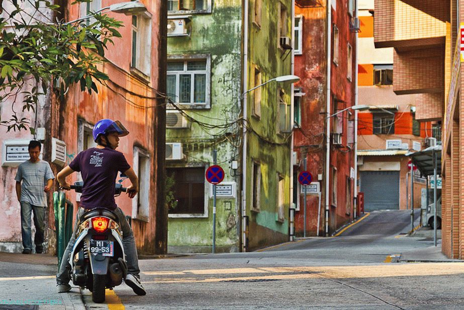 I really liked this street: the hill and colorful houses