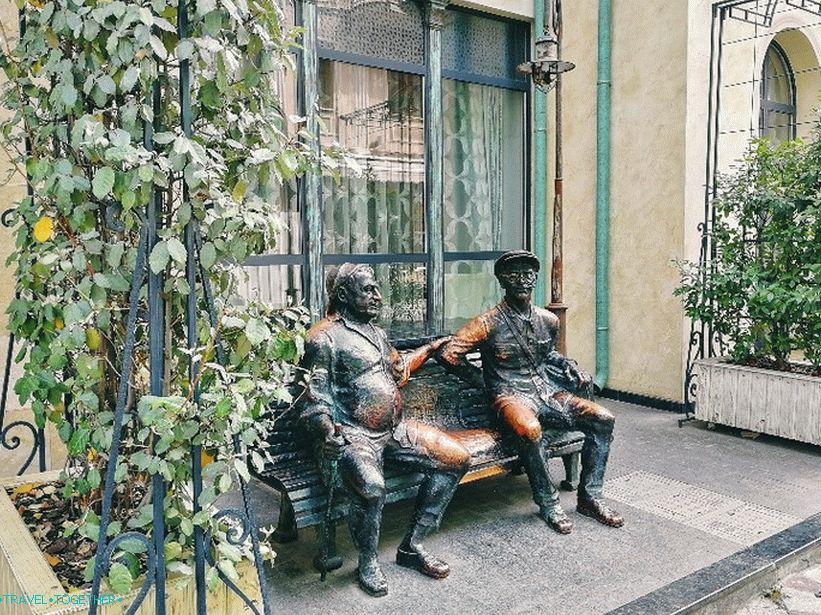 Another Tbilisi sculpture. It seems to be one of the episodes of the famous film Danelia.
