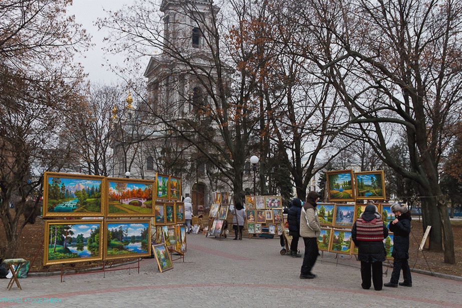 Vernissage near the Assumption Cathedral