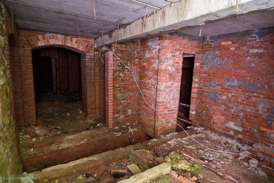 The basement of the stable still looks pretty nothing.
