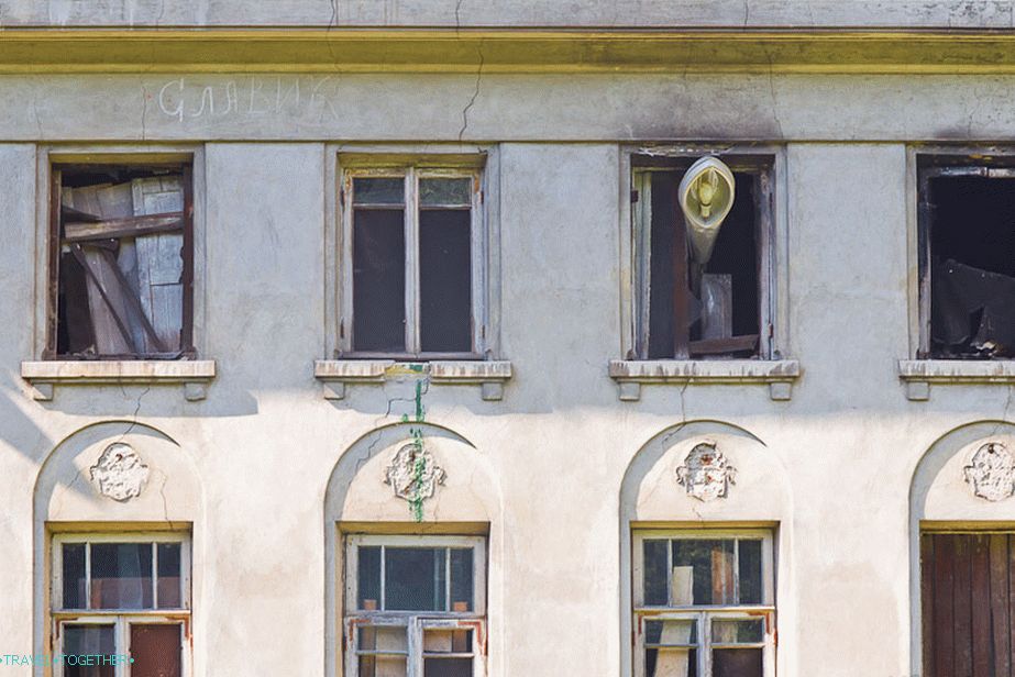 A strange lantern in the window and visible traces of fire