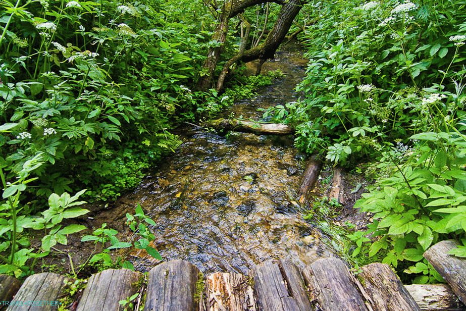 Often there are wooden bridges through streams
