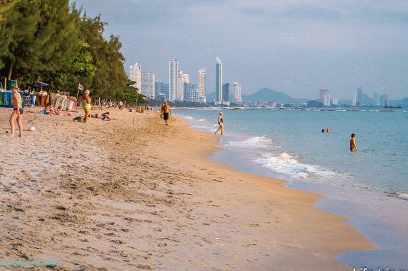 One of the best beaches in Pattaya - Dongtan