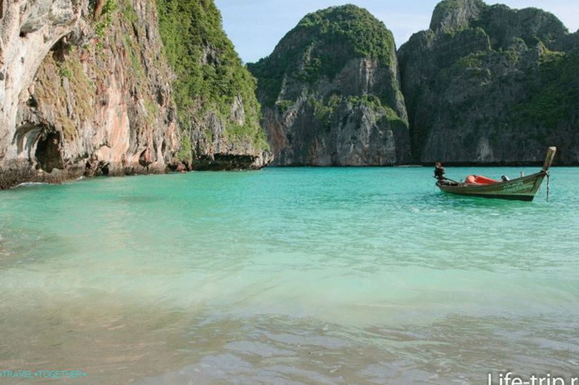 Bay of May Bay, Phi Phi Le