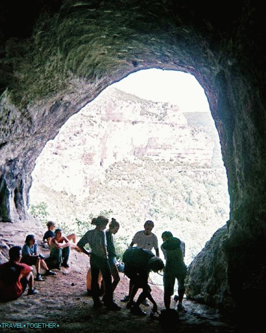 Leisure volunteers - preparing for the descent from the mountain.
