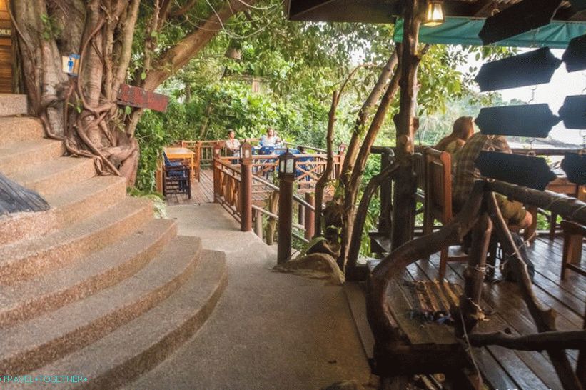 Diamond Cliff Restaurant on Lanta - the best place to meet the sunset on the sea