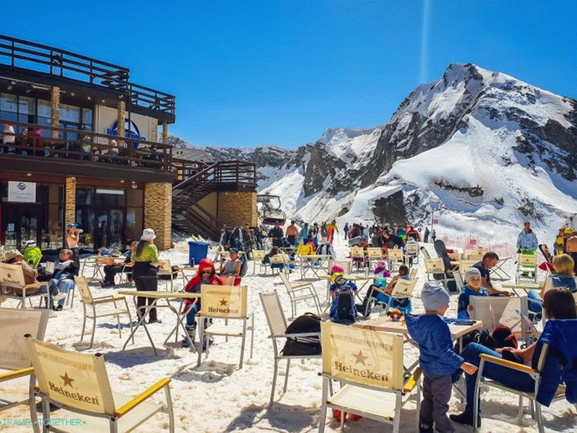 Restaurant Top 2200 in Gorky Gorod - expensive, but overlooking the mountains