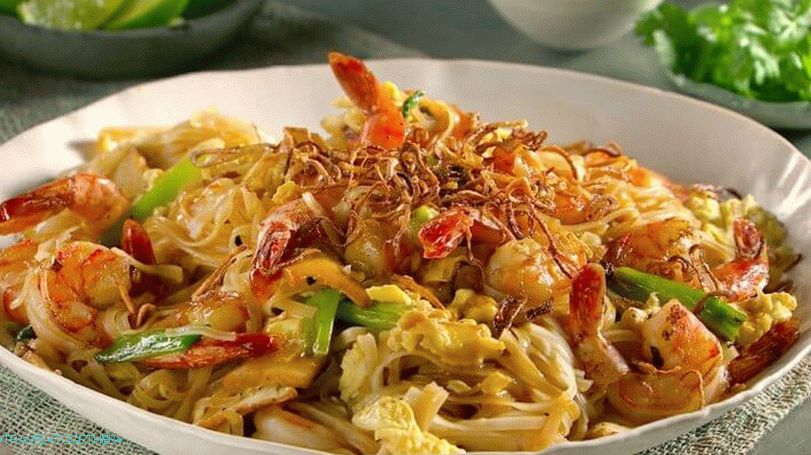 Pad Thai rice noodles with shrimps