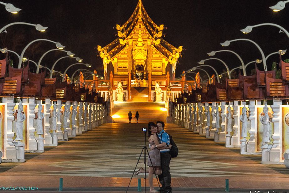 The temple looks very romantic at night.