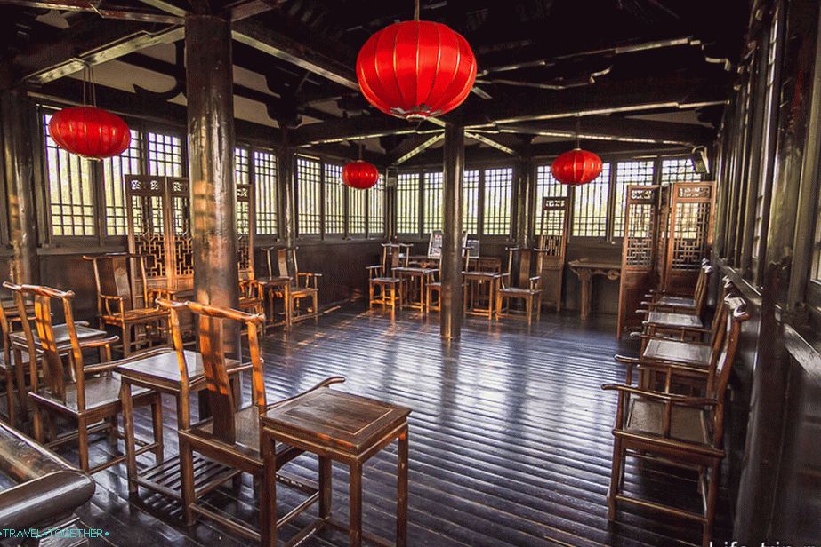 Inside is also in Chinese