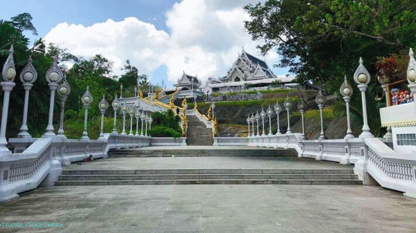 White Temple Wat Kaew Ko Wararam in Krabi