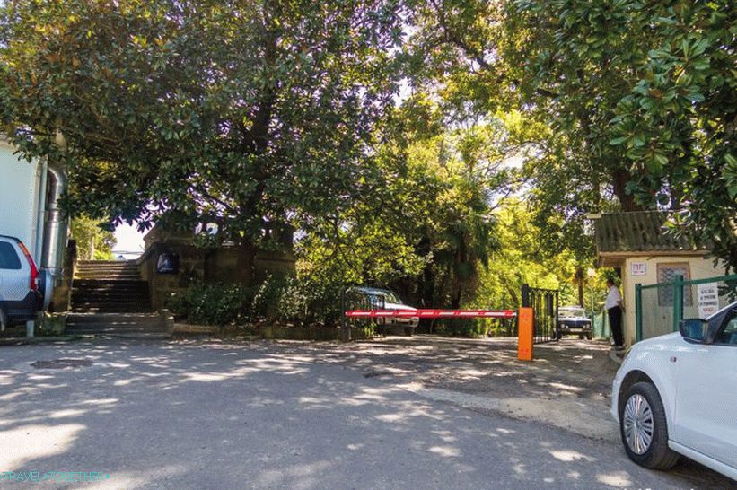 Ordzhonikidze Sanatorium in Sochi is a magnificent abandonment